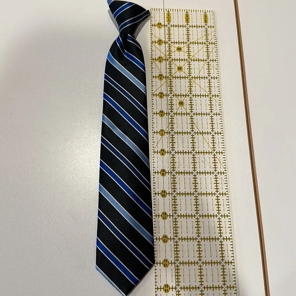 🔴Chaps youth clip-on tie. NWOT.